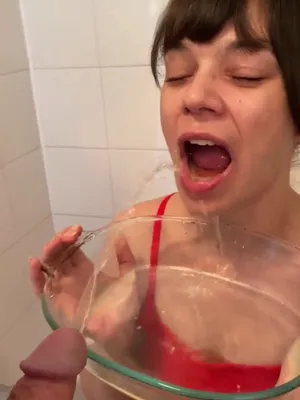 #아마추어 #Brunette #Pissing #Vertical Porn