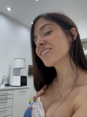 #Amatéři #Prsa #Spodní Prádlo #Sólo #Skákající Kozy #Škádlení #Žhavá Bruneta #Real Boobs #White Lingerie #Sexy Postava #Hraní S Kozama #Drlily Peach #Dental Office #Work Break