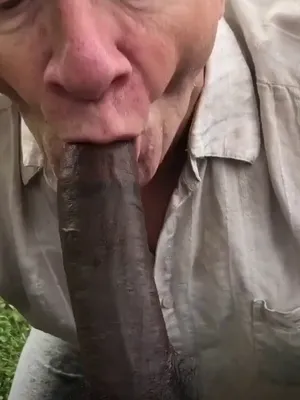 #Kouření Péra #Velký Péra #Venku #Černý Péra #Grandpa #Vertikální Porno