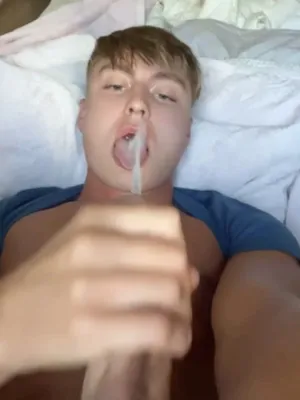#Cumshot #Solo #Schwul #Junger Schwuler #Wichsen #Vertikal Porno #Selbst Gesichtsbesamung #Selbst Abspritzen Essen