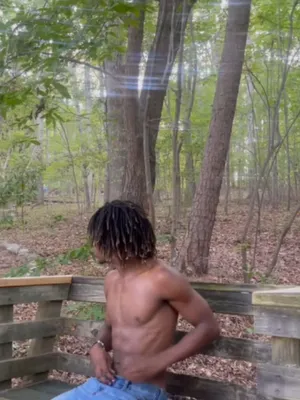 #Dreadlocks #Ebony #Solo #Riding Dildo #Anal Dildo #Masturbazione #Seghe #Outdoor Masturbation #All Aperto #Black Man #Woodland Setting
