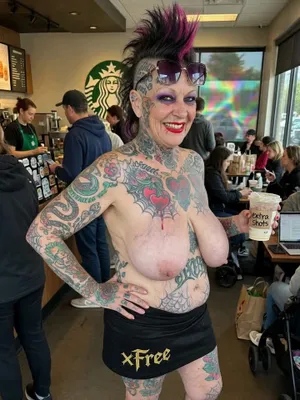 #Público #Tatuaje #Minifalda #Tacones #Chicas Tatuadas #Punk #FYP #Viral #Tiktok Porn #Starbucks #Cafe #Filtraciones #Fugas De Instagram #Gafas De Sol #Tiktok18+ #Cero Vergüenza #Nextgen Vids