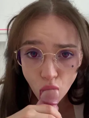 #Blowjob #Brunette #Glasses #Vertical Porn