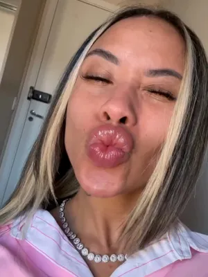 #Amateurs #Brunette #Tattoo #Beautiful #Flashing Tits #Solo #Onlyfans #Hot #Big Natural Tits #Sexy #Chest Tattoo #Pink Shirt #Blonde Highlights