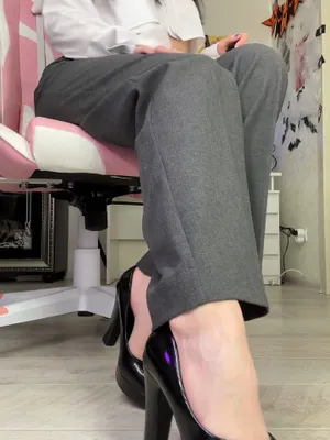 #Amatorzy #Teen #Blonde #Foot Fetish #Heels #Naga #Solo #Young #Onlyfans #Kuszenie #Sexy #Idealna Dupa #Seksowne Stopy #Seksowne Ciało #Vertical Porn #Foot Focus #Onlyfans Models #Pumps #Office Outfit