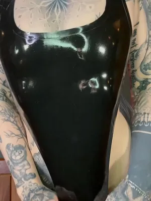 #Tatuaje #Látex #Solo #Onlyfans #Modelo #Chica Sexy #Chicas Tatuadas #Chica Con Tatuaje Caliente #Cuerpo Sexy #Tattooed Body #Latex Onesie