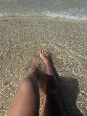 My feet want to play with you and your cock🤤