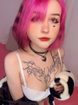 #Amateurs #Tattoo #Solo #Teasing #Pink Hair #Fansly #FYP #Nose Piercing #Lucid Dream Exe