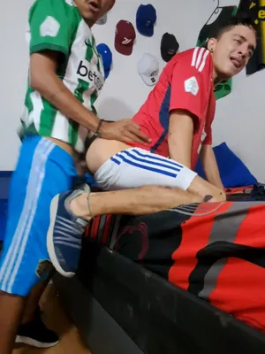 #De Quatro #No Pelo #Beijo Grego #Gay #Gay Jovem #Latino #Fodendo #Pornô Vertical #Jogador De Futebol #Bone