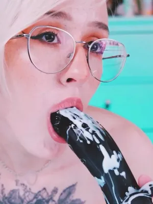 #Tattoo #Glasses #Dildo #Solo #Camgirl #Dildo Blowjob #FYP #Vertical Porn #Nika Reznik
