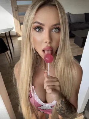 #Amadoras #Tatuagem #Loira #Onlyfans #Provocação #Quente #Pirulito #Fotos #Vazamentos #Anastasinka