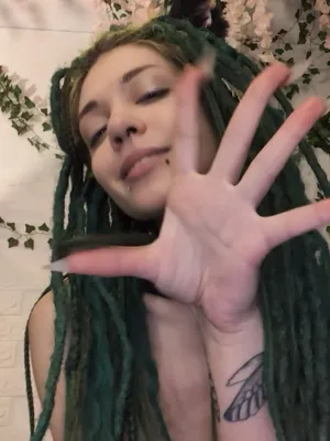 #Adolescentes #Tatuaje #Dreadlocks #Tetas Pequeñas #Precioso #Piercing #Neón #Joven #Onlyfans #Provocación #Cabello Verde #FYP #Piercing En La Nariz #de- D Elgada #Liori