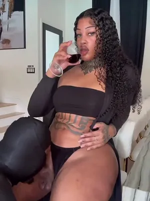 #Shemale #Pipe #Brunette #Tatouage #Gorge Profonde #Masque #Ebony #Faciale #Avaler #Black Cock #Gorge Profonde Baveuse #Chaise #Vertical Porn #Homme Noir #Boire #String De Côté #Gars Sucant Shemale