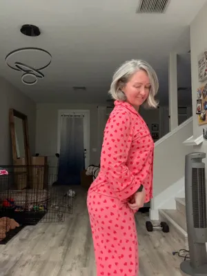 #Amatorzy #Mature #Ass #Big Ass #Twerkowanie #Solo #Onlyfans #Kuszenie #Podskakująca Dupa #Vertical Porn #Grey Hair #Leaki #Onlyfans Models #Pyjama #Pixxar Mom