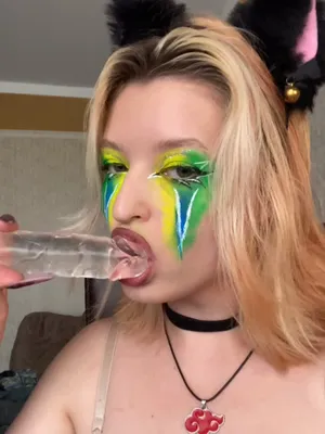 #Niedlich #Dildo #Solo #Onlyfans #Dildo Blowjob #Bunte Haare #Alternative Mädchen #FYP #Vertikal Porno #Baby Eva
