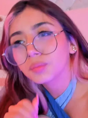 #素人 #Blowjob #Deepthroat #Glasses #Handjob #女主播 #POV #裸聊 #Hot #Sloppy Blowjob #可爱妹子 #Tufted Headboard #Pink Highlights