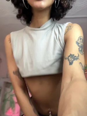 #Amateurs #Brunette #Tatouage #Lunettes #Masturber #Petits Seins #Latino #Seins Nus #Sous Vêtements #Solo #Allumeuse #Chaud #Séduisant #Elissecannelle #Bedroom Selfie #Late Night Vibe