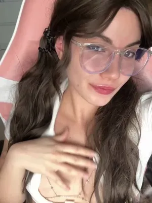 #Adolescentes #Morena #Gafas #Asshole #Coño #Precioso #Solo #Onlyfans #Provocación #Coño Mojado #Uniforme Escolar #FYP #Lyra Emberlyn