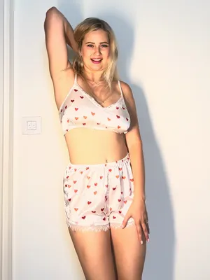 #Rubia #Precioso #Caída De Tetas #Lencería #de- D Esnudo #Solo #Onlyfans #Provocación #Pechos Naturales #Tetas Grandes Naturales #Sexy #Cuerpo Sexy #Heart Print Lingerie
