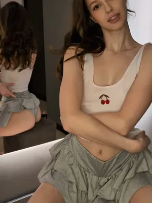 #Tits #Brunette #Tattoo #Ass #全裸 #鏡 #Solo #Onlyfans #焦らし #Hot #Sexy #Ruffled Skirt #Cherry Print