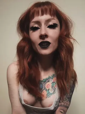 #Tette #Rosse #Tatuaggi #Ragazza Gothic #Da Sola #Onlyfans #Porno In Verticale #Piercing Al Naso #Fidanzata Gotica #Migliori Onlyfans #Luna Sonora
