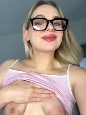 #Niedlich #Titten #Blond #Brille #Blinkende Titten #Solo #Onlyfans #Necken #Blonde Schönheit #Vertikal Porno #Lana Cup Cake