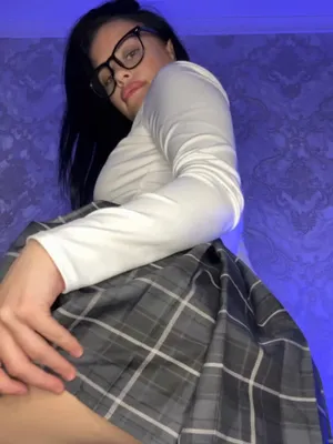 #Amatorzy #Glasses #Asshole #Ass #Pussy #Skirt #Solo #Onlyfans #Kuszenie #Vertical Porn #Loona Special