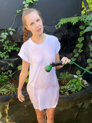 #Rousse #Belle #Solo #Onlyfans #Extérieur #Queues De Cheval #Vertical Porn #Vêtements Mouillés #Elena Ross