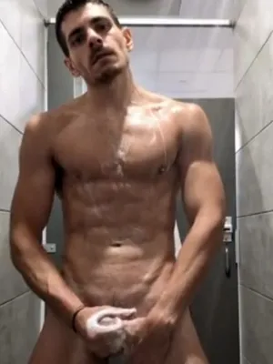 #Doccia #Muscolosa #Da Sola #Omosessuale #Farsi Una Sega #Locker Room #Cazzo Insaponato