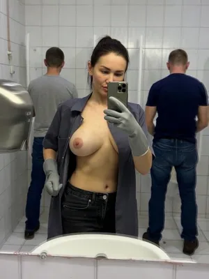 #Tette Grosse #Pubblico #Brune #Toilette #Flashing Tits #Specchio #Donna Delle Pulizie #FYP #Virale #Bagno Pubblico #Tiktok Porn #Guanti In Latex #Perdite #Tiktok18+ #Zero Vergogna #Nextgen Vids