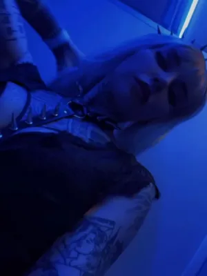 #Tattoo #Blonde #Solo #Onlyfans #Tattoo Girl #Sexy Body #Collar #Spiked Collar #Neon Lighting