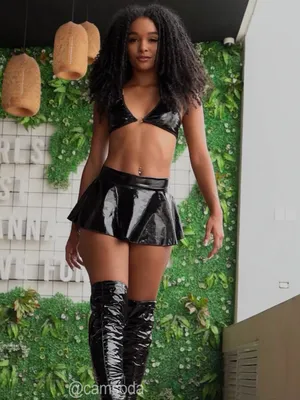 #Ebony #Latex #Skirt #Solo #Young #Teasing #Camsoda #Vertical Porn #Emma Williams