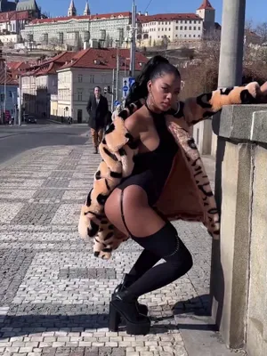 #Público #Ébano #Linda #Salto #Lá Fora #Meias #Rabo De Cavalo #Pornô Vertical #Assista A Beleza #Sofi Vega
