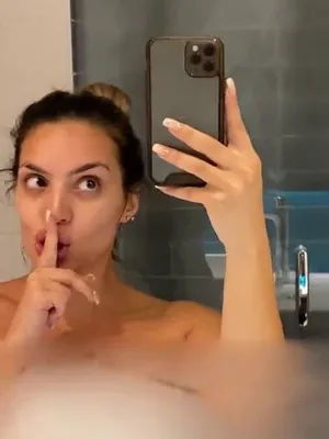 #Salle De Bain #Miroir #Onlyfans #Allumeuse #Vertical Porn #Onlyfans Modèles #Ara Queen Bae