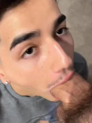 #Mamada #Garganta Profunda #Big Cock #Facefuck #de- D Esde Su Propia Perspectiva #Bolas #Gay #Joven Gay #Latino #Hairy Cock #Mamada Sin Manos #Vertical Porn