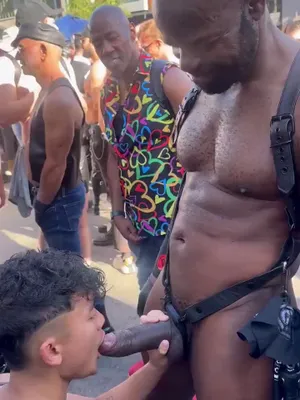 #BBC #Pubblico #Pompino #Cumshot #Muscolosa #Omosessuale #Barba #Black Cock #Calvo #Imbracatura #Orgoglio Gay