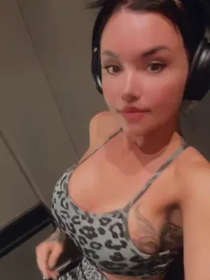 #Big Tits #Brunette #Tattoo #Onlyfans #Vertical Porn #Leaks #Onlyfans Models #Aimztruly