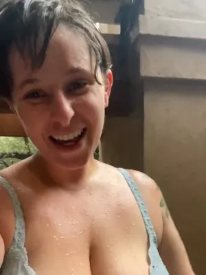 #Grosse Titten #Brünett #Onlyfans #Kurzes Haar #Vertikal Porno #Durchsickern #Onlyfans Modelle #Q Tsnack IRL