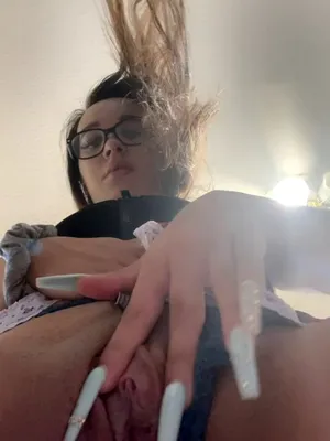 #Amateurs #Glasses #Pussy #Vertical Porn