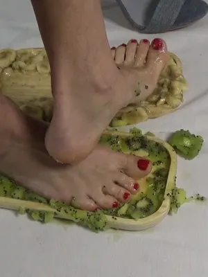 #Foot Fetish #Soles #Fansly #Crush #Sexy Feet #Crushfetish #Anna Bust