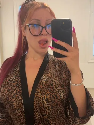#Redhead #Glasses #Heels #Onlyfans #Teasing #FYP #Venusclad