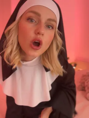 #Amatoriali #Bionde #Vibratore #Cosplay #Da Sola #Calze A Rete #Autoreggenti #Calde #Sensuale #Nun Outfit #@lexyg #Blonde Nun