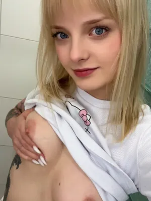#Teen #Big Tits #Tattoo #Blonde #Beautiful #Flashing Tits #Solo #FYP #Vertical Porn #Viki Bambi