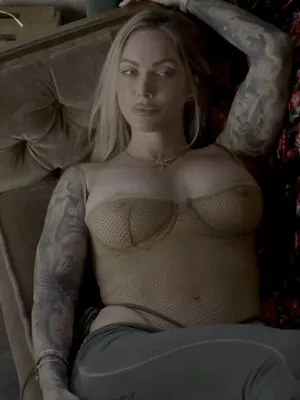 #Tetas Grandes #Tatuagem #Loira #Onlyfans #Pornô Vertical #Viking Barbie #Vazamentos #Modelos Onlyfans