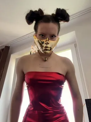 #Brunette #Beautiful #Solo #Kuszenie #Dress #Worship #Tight #Fansly #Sexy #Red #Goddess #Seksowne Ciało #Metallic Dress #Gold Mask