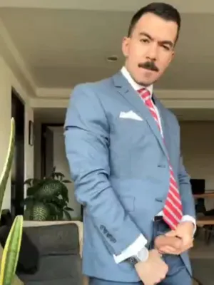#Solo #Oficina #Gay #Haciéndose Una Paja #Jefe #Vertical Porn #Bigote #Traje