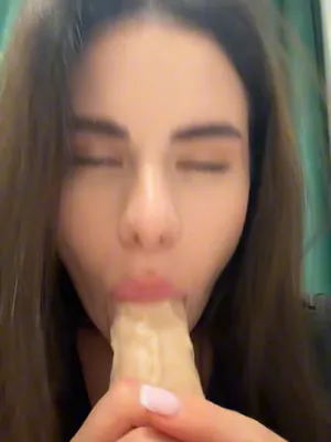 #Kouření Péra #Brunetky #Dávení Penisem #Vibrátor #Krásný Holky #Sólo #Onlyfans #Žhavé #Kouření Dilda #Sexy #Hraní S Dildem