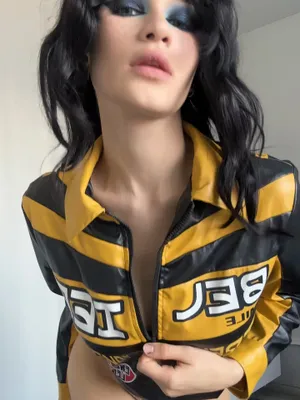 #Brunette #Tattoo #Beautiful #Flashing Tits #Lingerie #裸体 #Solo #Onlyfans #Fansly #Natural Tits #Sexy #Blue Eyeshadow #Racer Jacket