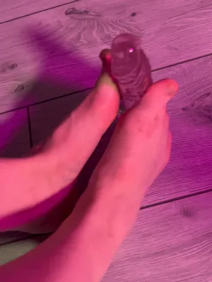 #Aficionados #Pies #Footjob #Solo #Onlyfans #Sexy #FYP #Vertical Porn #Dildo Footjob #Rorry Ree