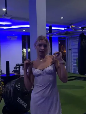 #Blondýnky #Krásný Holky #Ukaž Kozy #Sólo #Onlyfans #Škádlení #Žhavé #Přírodní Prsa #Sexy #Mini Dress #Sexy Tiktok #Tiktok18+ #Gym Flash #Weight Room